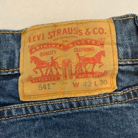 LEVI’S Men’s 541 Athletic Taper Jeans, Size 42 x 30. - Picture 5 of 7